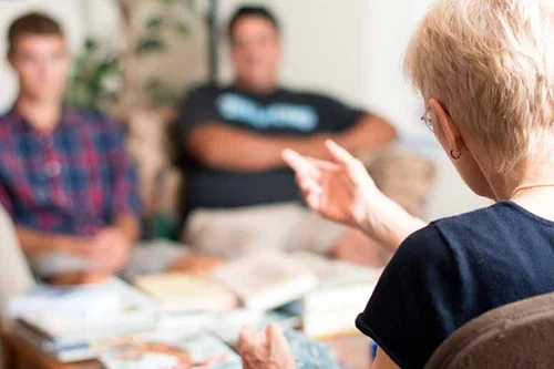 Financial counselor leading a group discussion during a family financial consultation